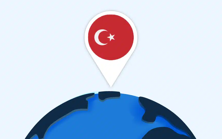 Weltkugel mit Standort-Pin, auf dem die Flagge der Türkei zu sehen ist